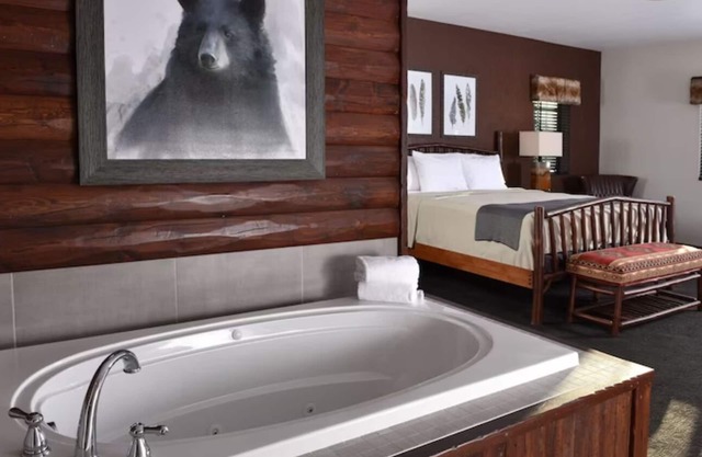 Your Perfect Broken Arrow Stay with Cozy Rustic Rooms! Pet-friendly