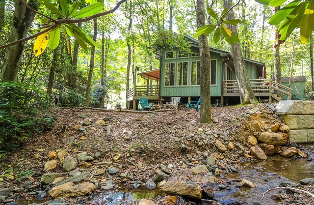 Creekside Comfort - Cabina frente al arroyo con pozo de fuego, WiFi, registros de gas y cerca de Boone