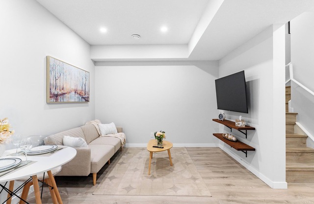 Your Perfect Calgary Stay - 1-Bedroom Suite | Full Kitchenette + Laundry + Desk