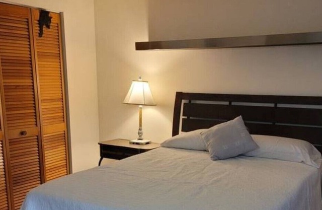 "Your Perfect Retreat: Cozy Room in Fl Near Malls, Beaches, and Freeways!"