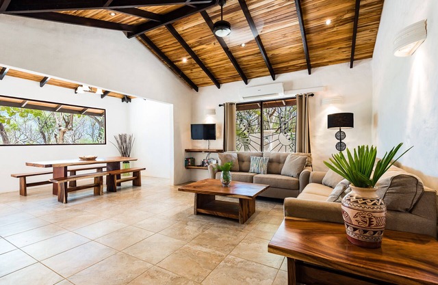 Your Private Beachfront Oasis En La Arena Blanca aislada Playa Grande