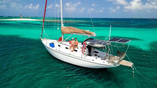 Your private sailboat in San Blas with food included
