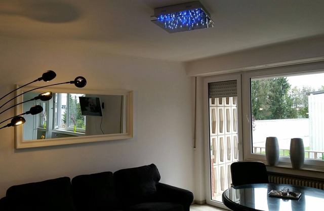 Su renovado apartamento de un dormitorio con balcón