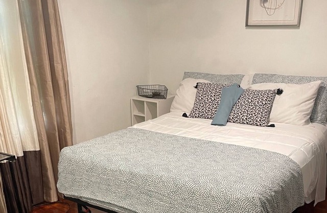Your room away from home in Rosi! 3 minutes from commuter rail