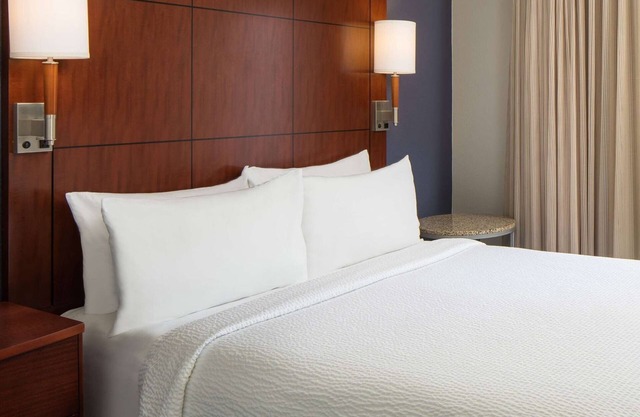 Your San Diego Getaway! Pet-friendly Suite w/ Kitchen! Pool & Basketball Court!