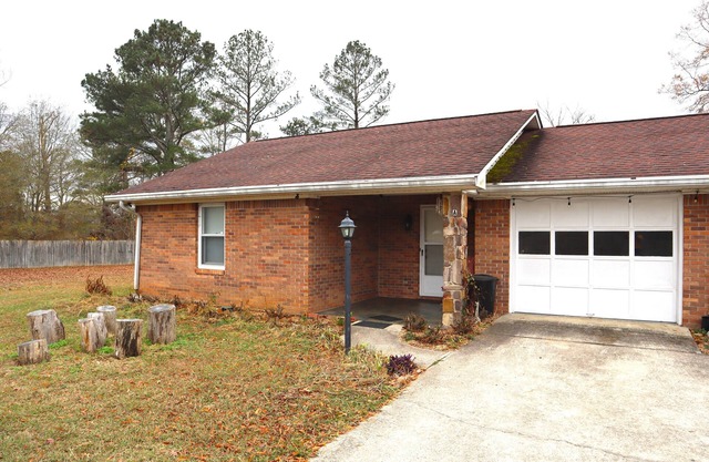 Your Side of Paradise: Gem in a Duplex Haven near Berry College & Tennis Courts