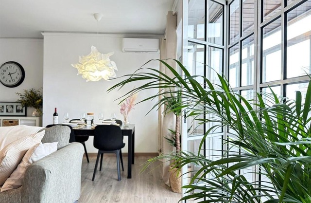 Your Sunny & Spacious Portview Home
