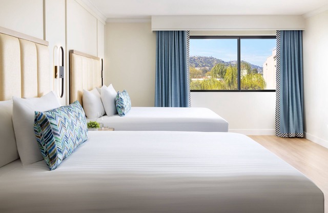 Your Ultimate Leisure Stay Near Lake Calabasas Park! 2 Comfortable Units, Pool
