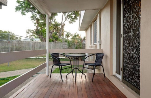 Your Unit at Southside central, close to everything, air con and pet friendly.