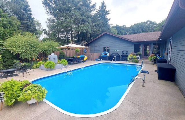 Your Very Own Private Resort with Pool and Hot Tub – Chill Vibes Await!