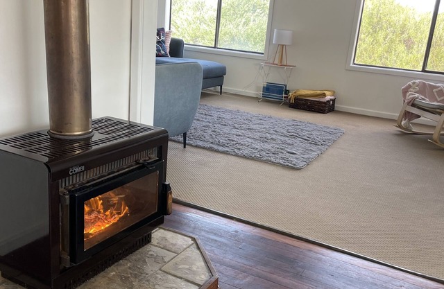 Your winter escape! Wood Fire, Fast Internet, Netflix, Beach.. Hitting the spot!