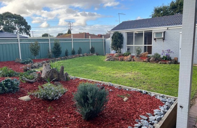 Yours 3 bedrooms house - Granny Flat Close to Park
