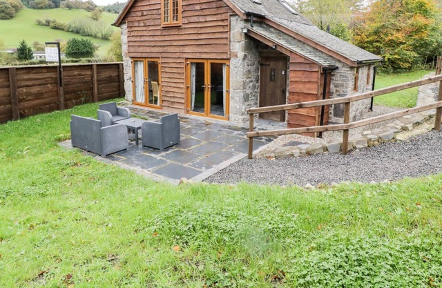 Año Hen Efail, LLANFYLLIN