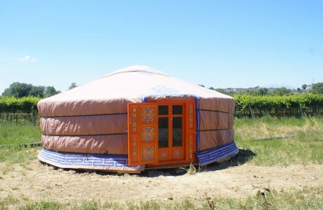 Yurt Cloe, Glamping Yurt in the greenery