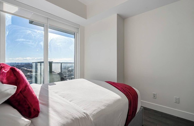YYC Tallest Residential Tower - Parking, AC