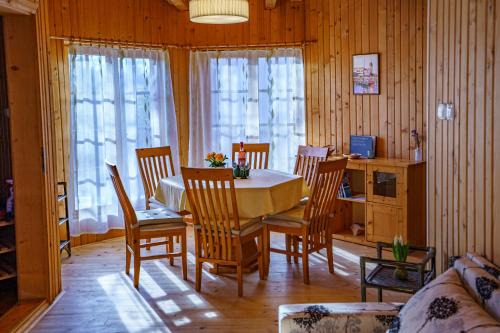 Zöldfenyő nyaraló, Ferienhaus Tannengrün
