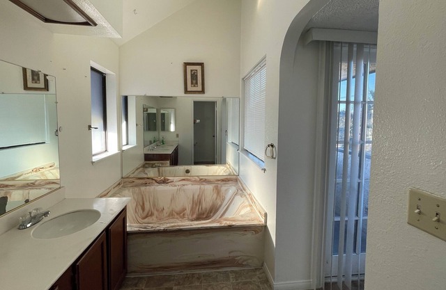 z cozy two bedroom 2 bathroom condo