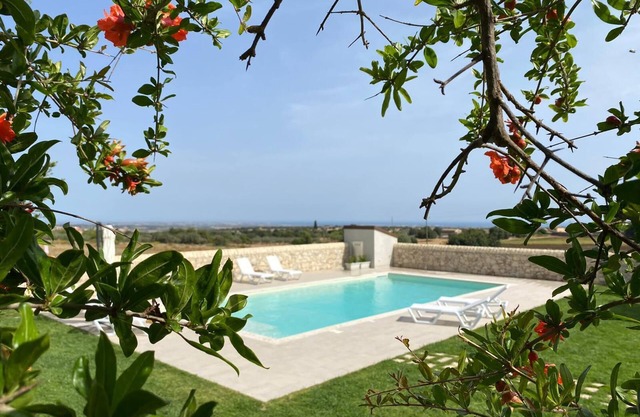 Zacco - Independent apartment in period farmhouse with swimming pool