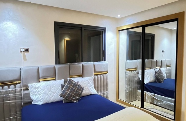 Zahira New Luxury ONE ROOM Near The Beach - 1 DOUBLE BED/2 SINGLE BED