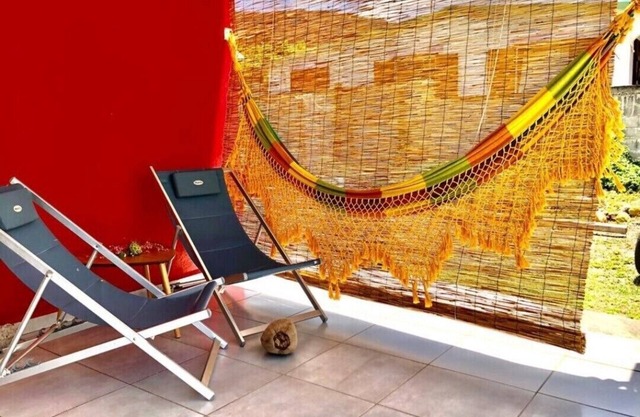 ZANDOLI Cottage: family accommodation close to all sites and amenities