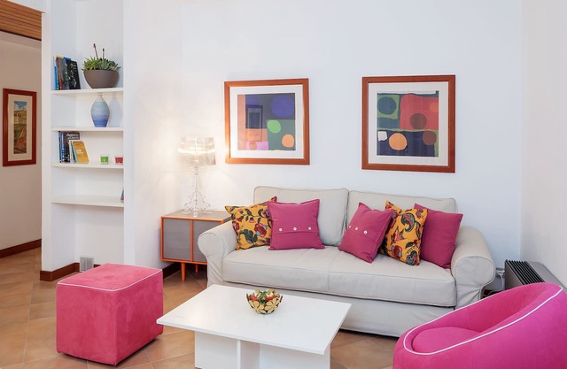Apartamento ZEFIRO, en el verde con preciosa terraza con vistas al mar.