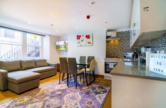 Zen 2BR Oasis | Walk to Tube!