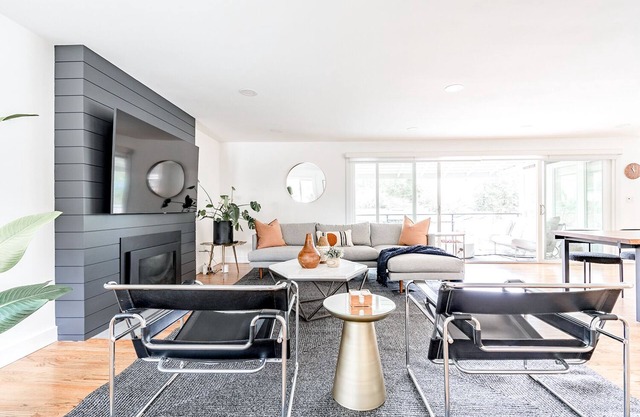 Zen 7-BR Paradise w/ Lake Views and Grape Garden