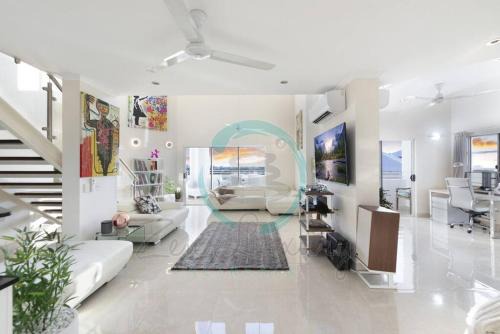 Zen Cascade: 4BR Luxury Penthouse Loft with Views