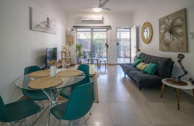 ZEN GARDEN - COZY 2-BR + Modern Design w/Aircon