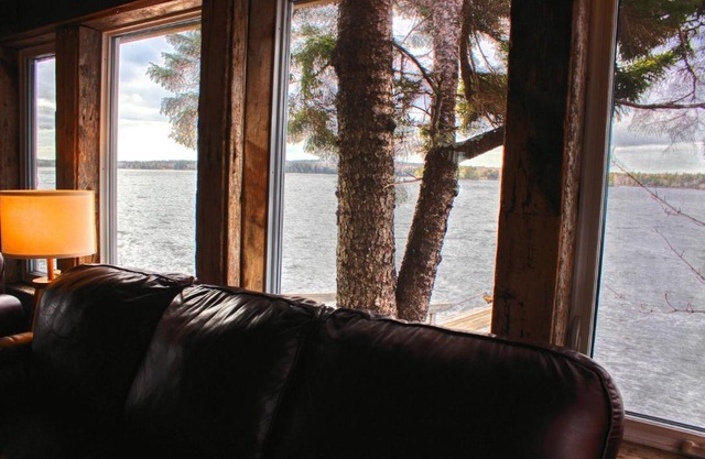 Zen Lakeside Getaway Nova Scotia - Dockside Den