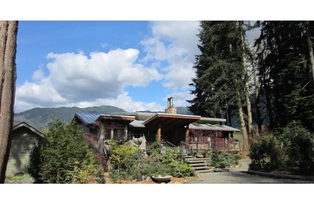 ZEN Oasis On the River ~ Gateway to Mt. Baker Ski