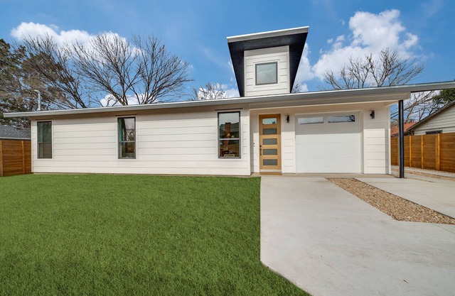 Zen Retreat - 2 Houses in Central Austin
