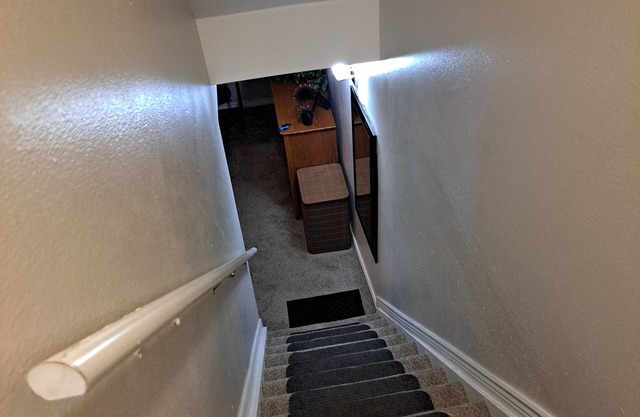 ZEN -tastic Cozy basement and common area house- fitness room, WiFi -Arvada -