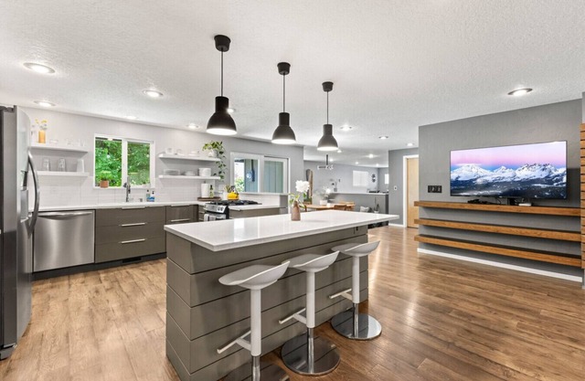 Zen w/ Hot Tub, Office, Yard, Dog Friendly, Park