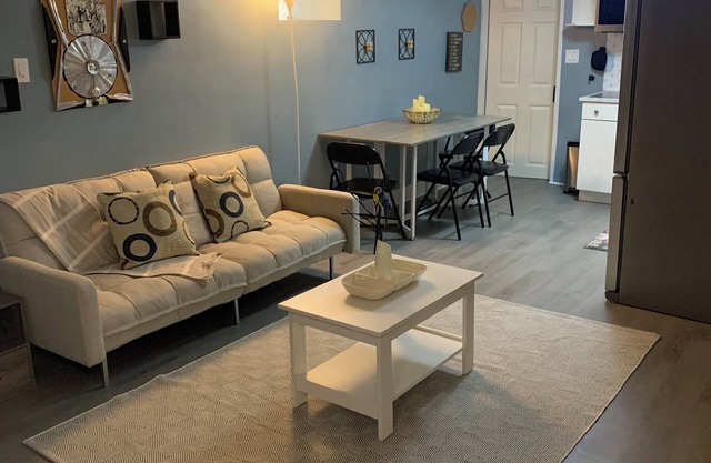 Zenbnb Lansdowne escape, with secure parking spot