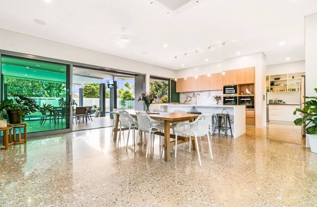 Zenhouse - Luxury 5-BR Holiday Home + Pool + BBQ