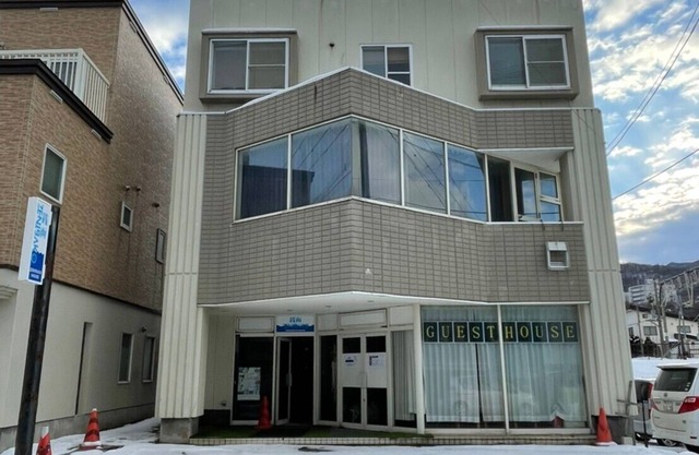 Zenibako House 1F