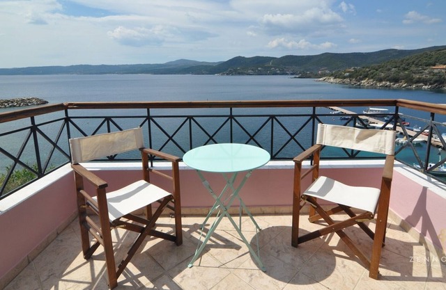 Zennova #42 Pirgadikia Sky & Sea Home