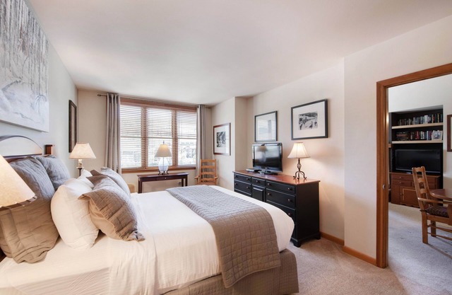 Zephyr Mountain Lodge, Condo , Ski-In/Ski-Out w/ Fireplace (Select-Rated Condo 1602)