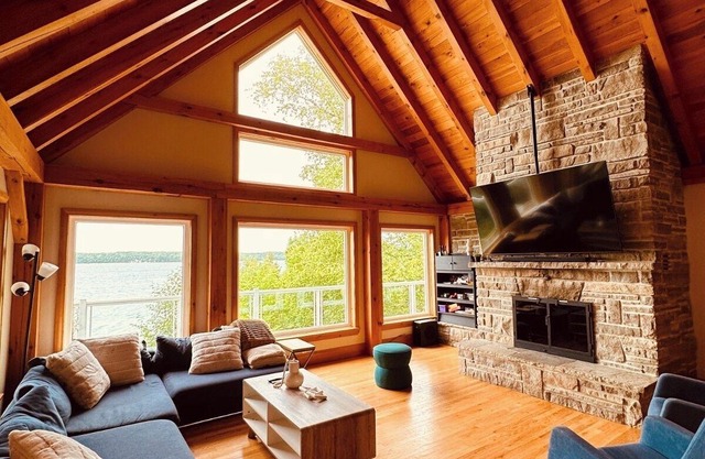 Zeta's Beachfront Cottage on Georgian Bay