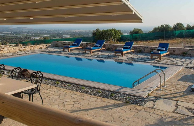 Zeus Dione Luxury Villa with privacy and pool