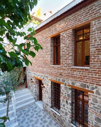Zeytinli Taş Ev
