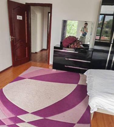 ZHU Bed and Breakfast Hotel