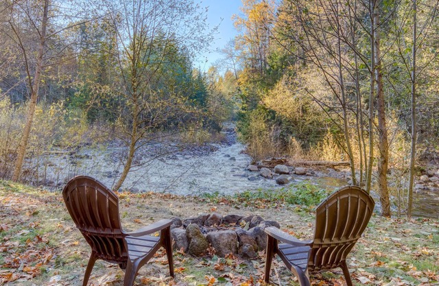 ZigZag River Cabin w/ Hot tub, bbq and healing nature all around, Riverbend #1