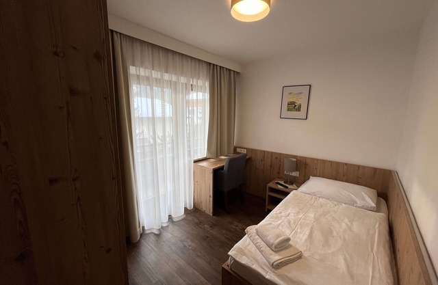Zimmer 03 / 1bett mit Balkon - Pension Alpina