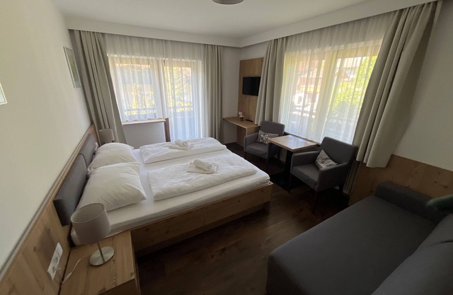 Zimmer 05 / 3bett mit Balkon - Pension Alpina