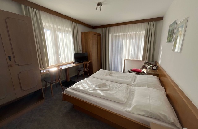 Zimmer 11 / 2bett mit Balkon - Pension Alpina