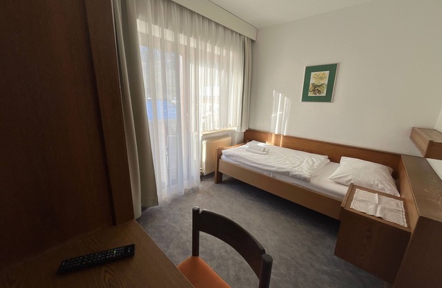 Zimmer 12 / 1bett mit Balkon - Pension Alpina