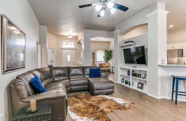 Zinc Charm - Spacious 3 bedroom home and Office