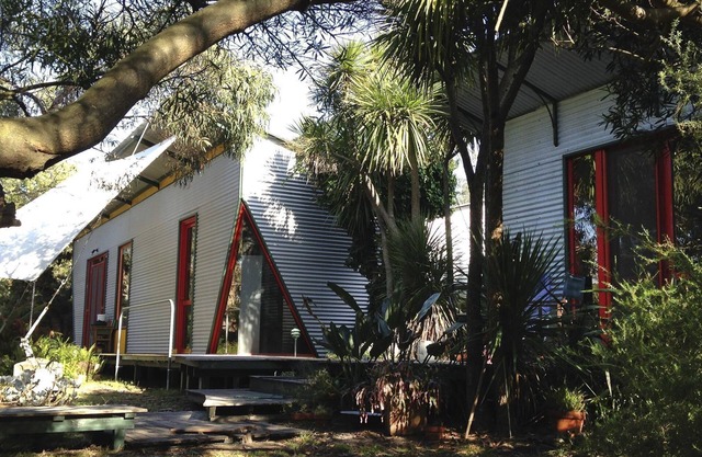 Zinc House: relajación única junto al lago